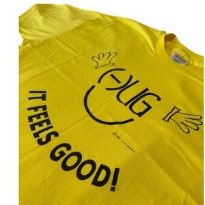 Vintage 1994 90s Yellow/Black Smiley Face Hug graphic shirt Single Stitch VTG